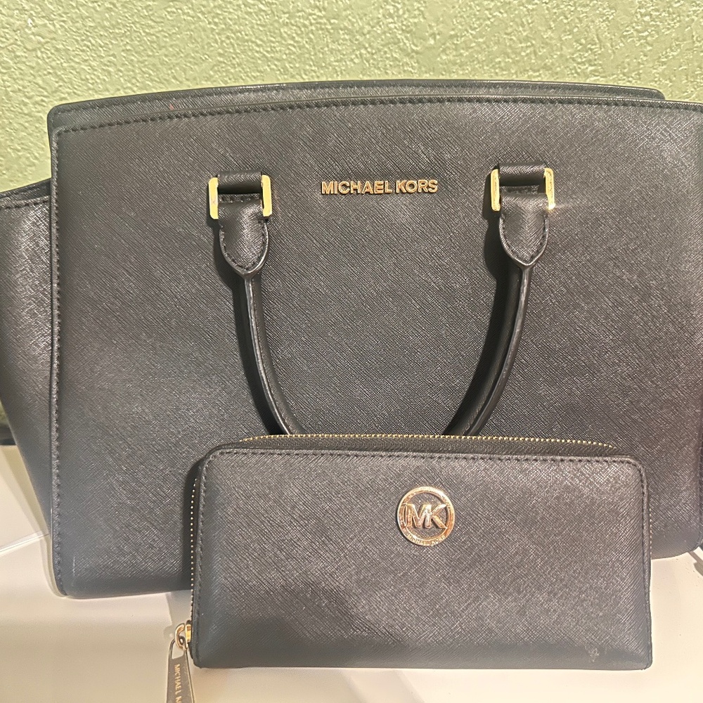 Michael Kors Purse and wallet - Picture 1 of 3